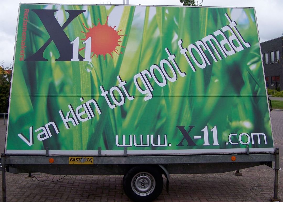 Deze reclame kar kan tevens gehuurd worden!